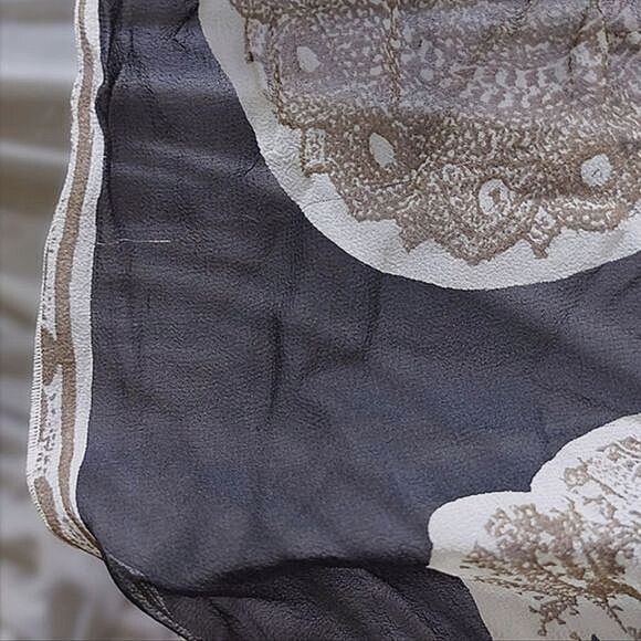 Vtg tri-tone chiffon damask pattern and horse motif - Picture 11 of 11